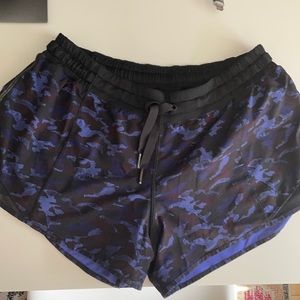 Lululemon Hotty Hot Low Rise Short 4” - size 10
